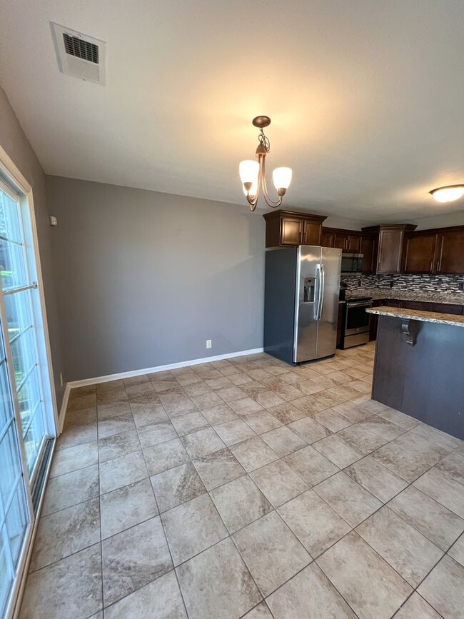 Building Photo - Gorgeous Single-Family--Fenced Backyard and Bonus Room!