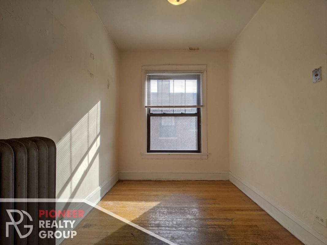 Building Photo - 516 W Cornelia Ave