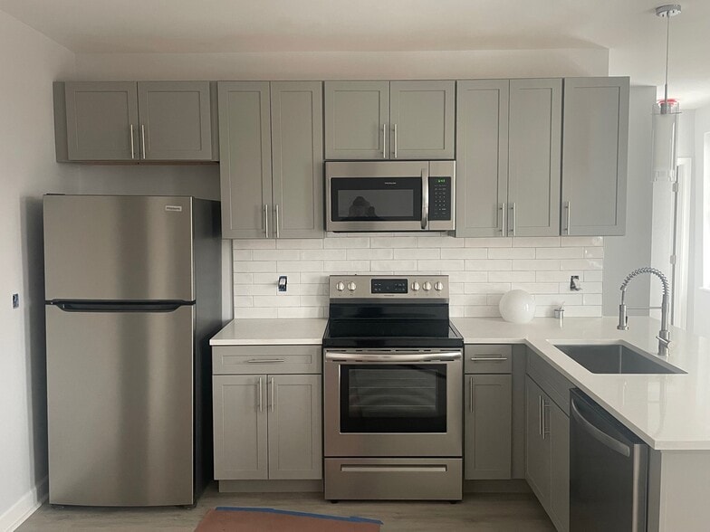 Stainless Steel Appliances - 216 Findlay St