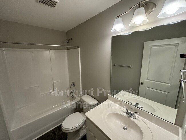 Building Photo - 766 Elmbrook Dr