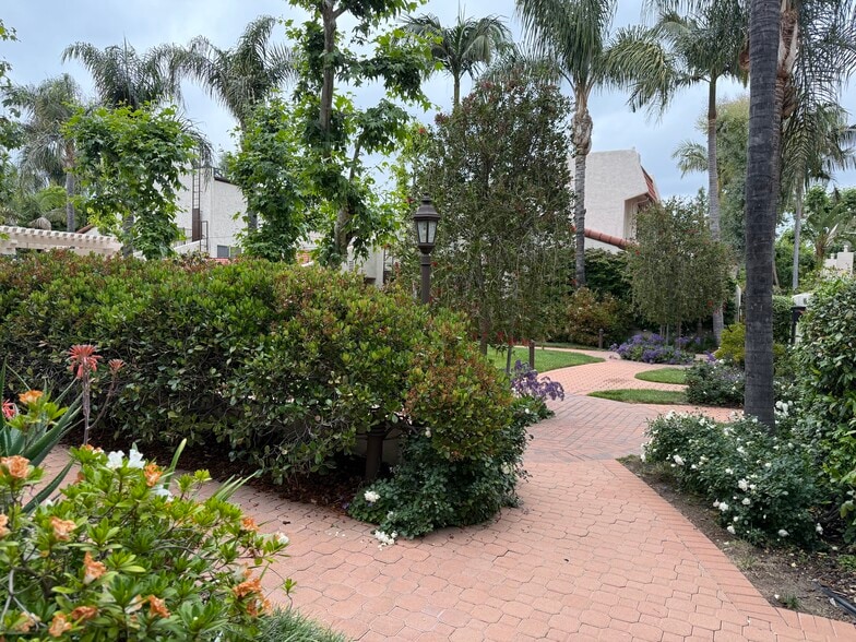 Beautifully maintained gardens - 22271 Erwin St