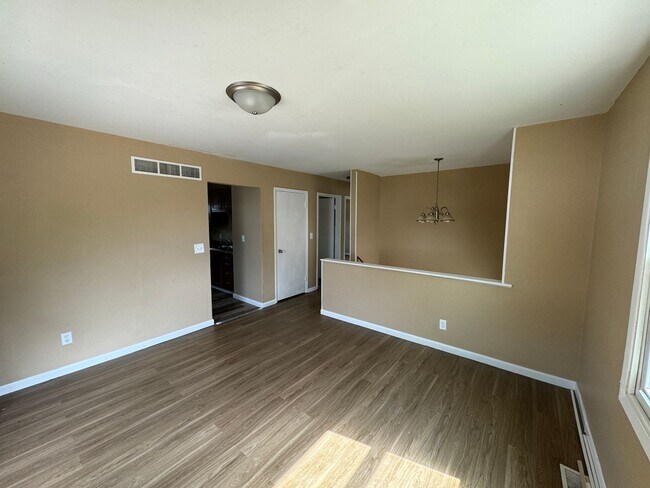 Building Photo - 321 W 19th Ave Ct