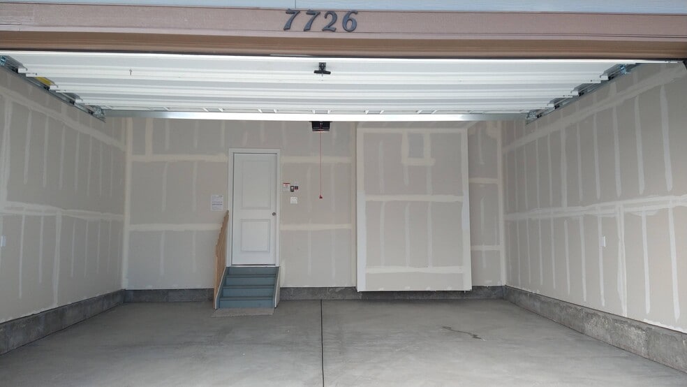 Building Photo - 7726 Sun Shimmer Vw