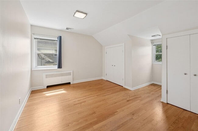 Building Photo - 119 Soundview Ave