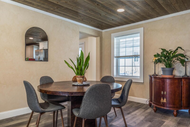 Building Photo - 730 Mammoth Rd