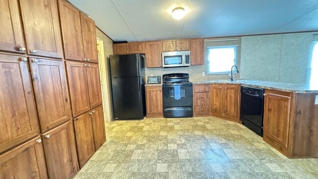 Building Photo - 2009 Model 3 Bedroom 2 Bath Mobile Home