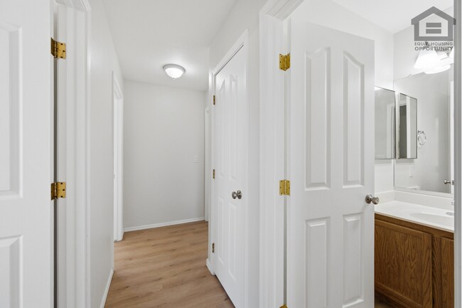 Building Photo - 4Bed + OFFICE + LOFT in Peoria! Ready for Immediate Move-In! -- FULLY REMODELED!