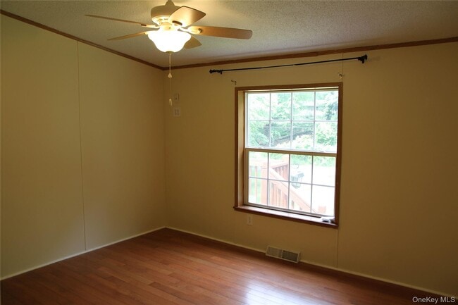 Building Photo - 68 Shinhollow Rd