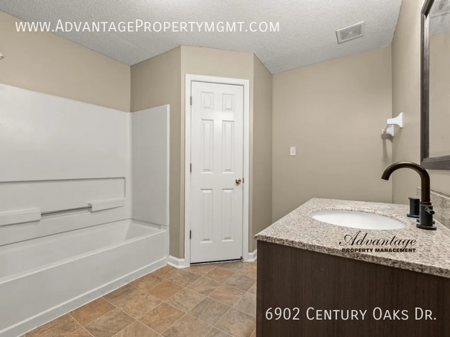 Building Photo - 6902 Century Oaks Dr