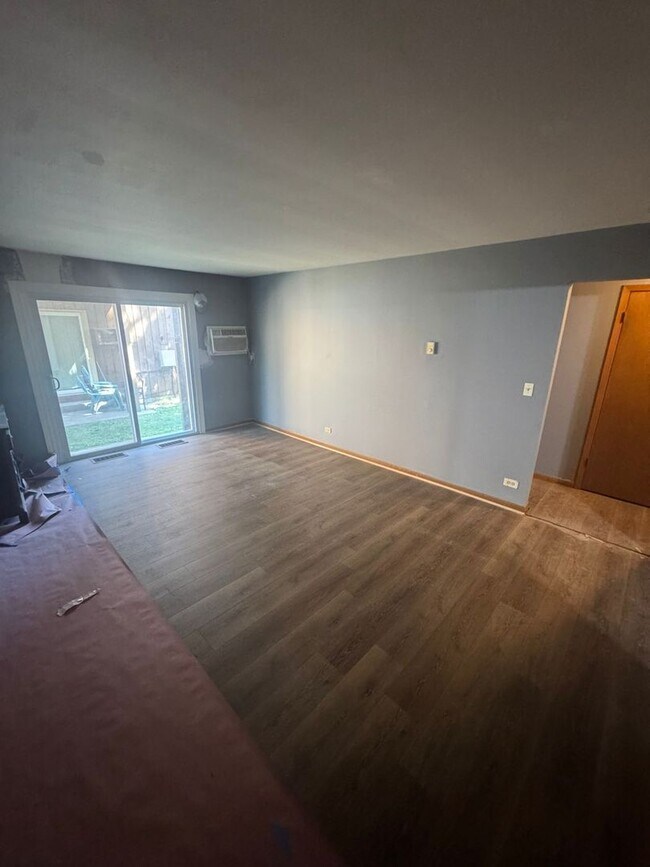 Building Photo - 1671 Maple Ln