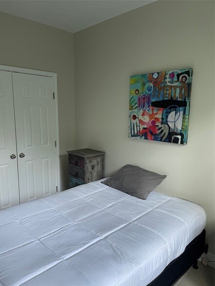 Building Photo - 11931 Lakeview Manor Dr