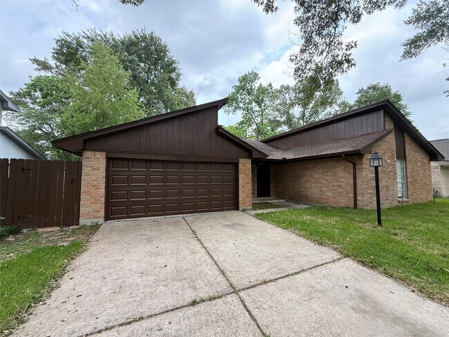 Building Photo - 2075 Little Cedar Dr