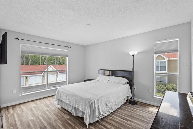 Building Photo - 9481 Highland Oak Dr