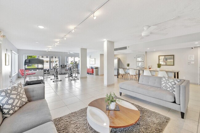 Building Photo - 550 Bayshore Dr