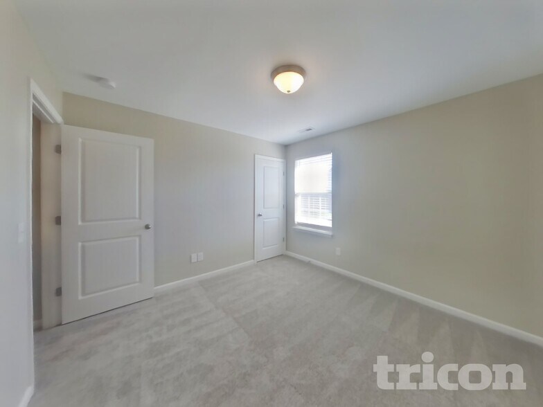 Building Photo - 319 Wyburn Pl