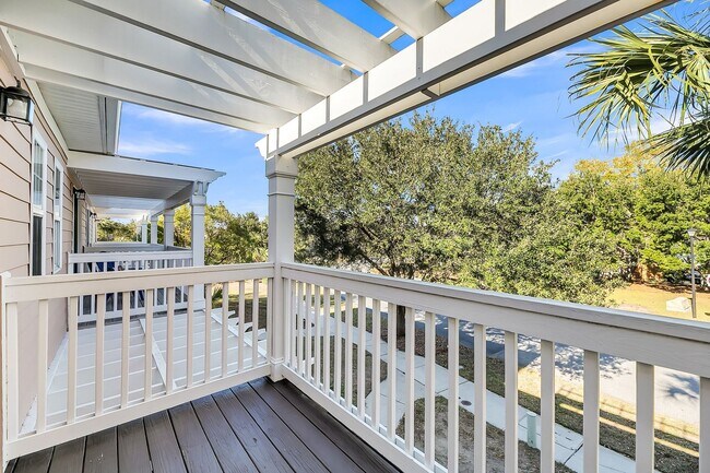 Building Photo - Whitney Lakes End Unit Townhome on Johns Island