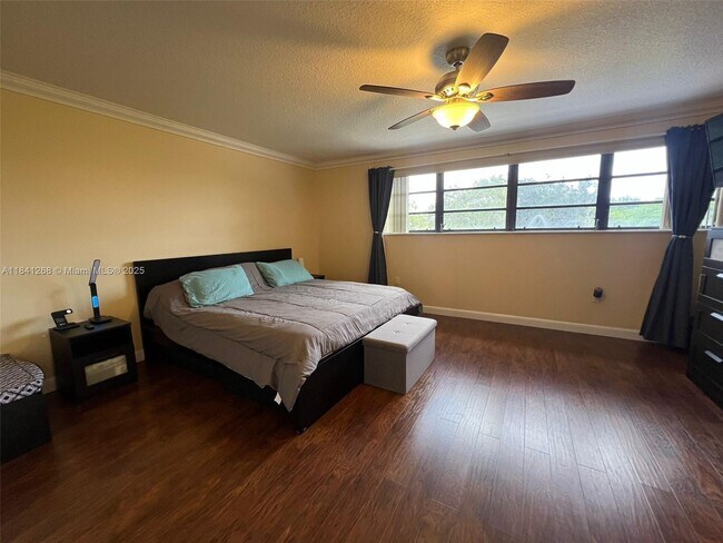 Building Photo - 9894 Fairway Cove Ln