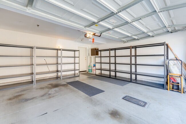Building Photo - 3-bedroom, 2.5-bath condo nestled in the prestigious Terra Vista community of Rancho Cucamonga