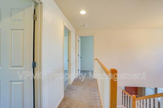 Building Photo - 8907 NE 84th St