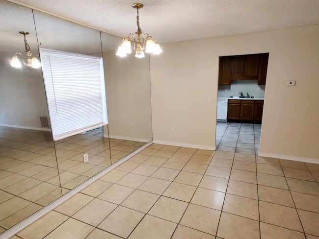 Building Photo - 8105 Olympia Ct