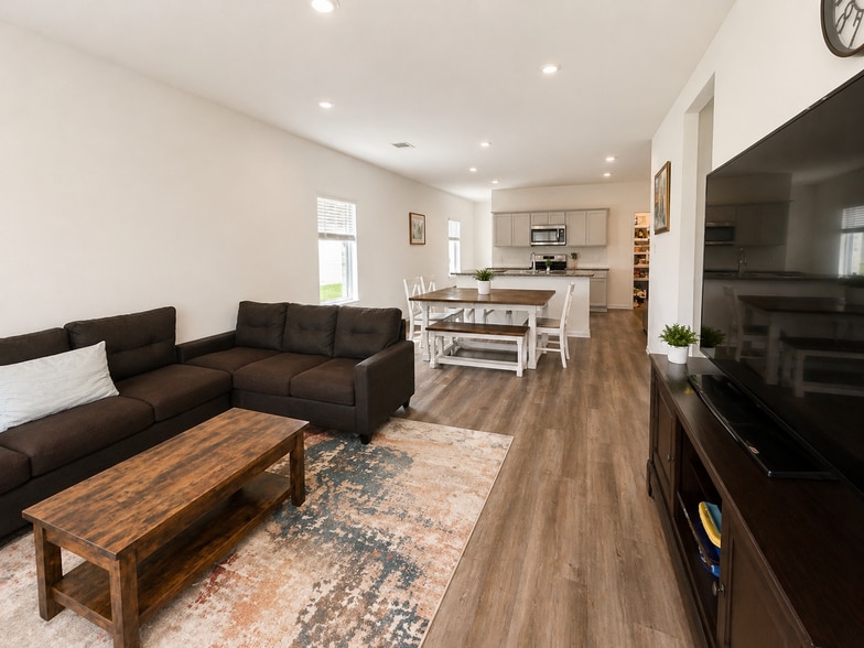 Building Photo - 5207 Twin Acorn Ct