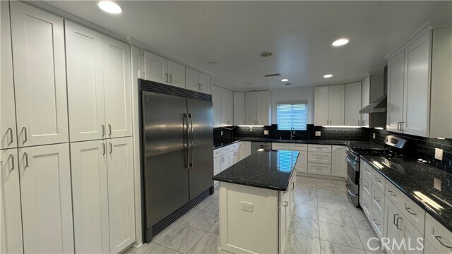 Building Photo - 2964 Broken Arrow St