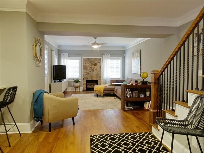 Building Photo - 3 Bedroom 2 Bath near the Beltline