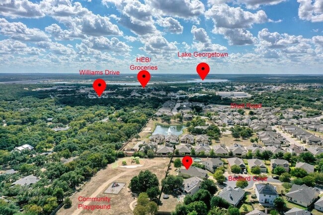Building Photo - 811 Bedford Ct