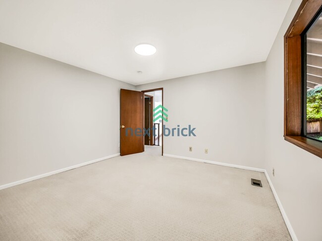 Building Photo - 4 Bed 2.5 Bath Single-Family House at the ...