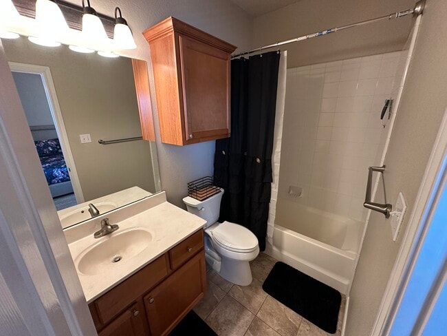 Building Photo - 2108 Main St