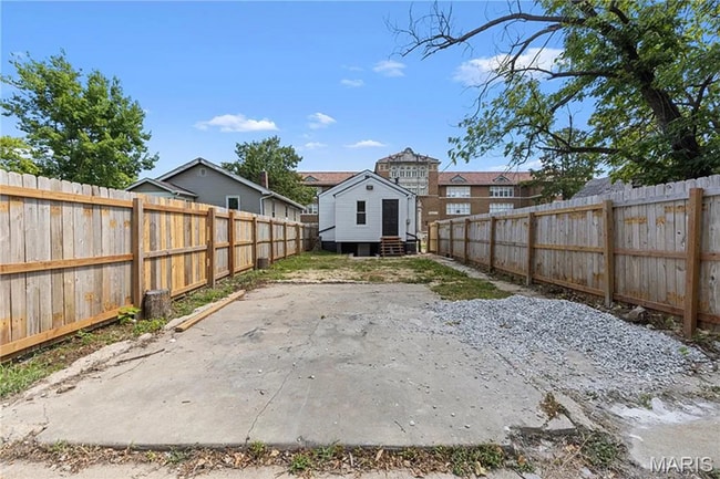 Building Photo - Totally Renovated & Totally Adorable - Sec...