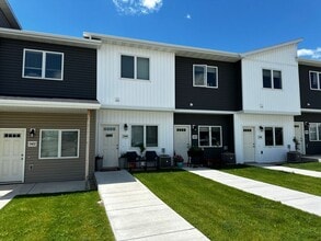 Building Photo - 2-bedroom Townhome near Legacy High School!