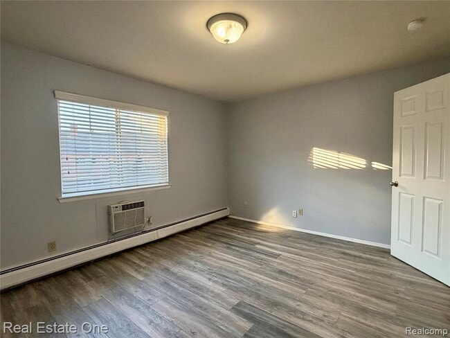 Building Photo - 2420 Parmenter Blvd