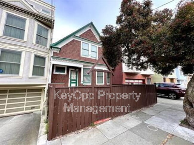 Building Photo - 450 28th Ave