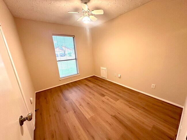 Building Photo - 18703 Lippizaner Dr