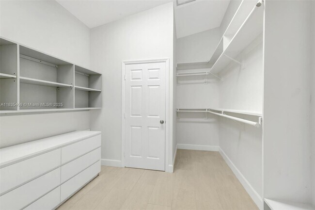 Building Photo - 5765 SW 84th St