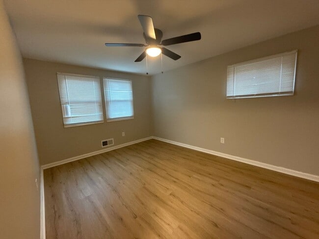 Building Photo - Three Bedroom Home In Essex