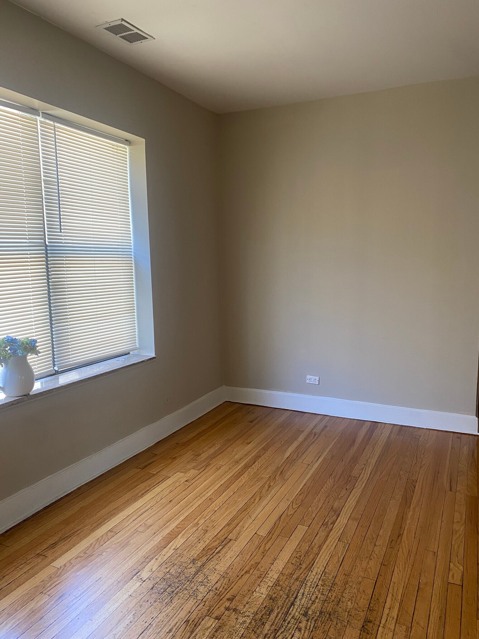Building Photo - 4922 N Kedzie Ave
