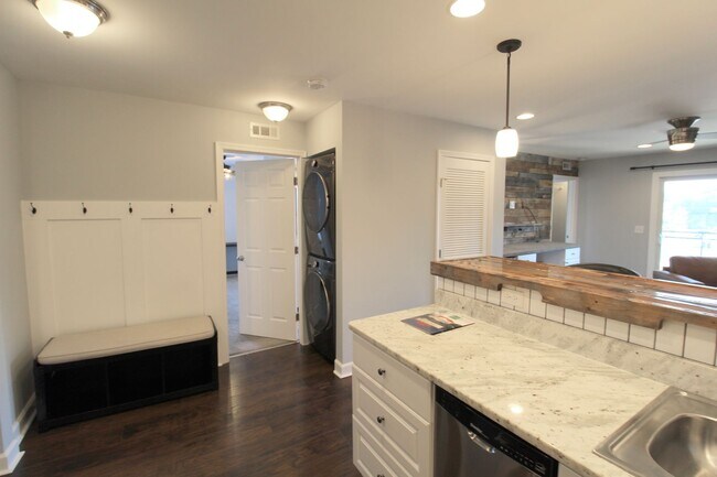 Building Photo - 1340 Hunters Rd