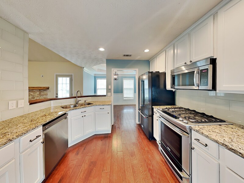 Building Photo - 17 Derby Way NE