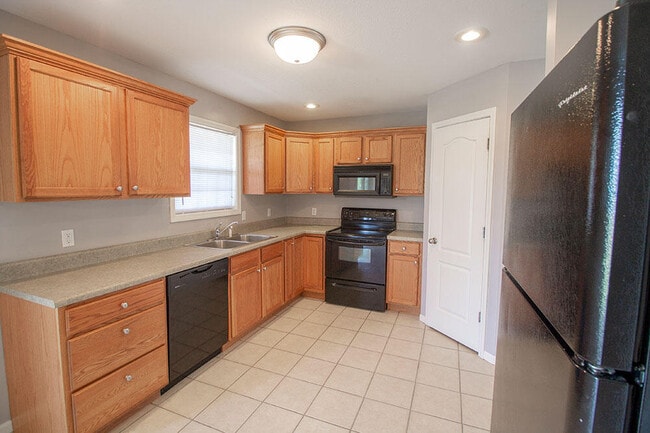 Building Photo - 208 Jackal Dr