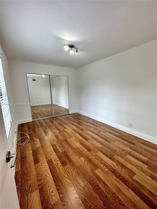 Building Photo - 1361 NE 40th Pl