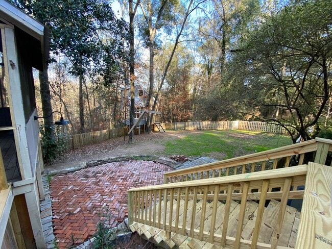 Building Photo - Unique Home in Perry