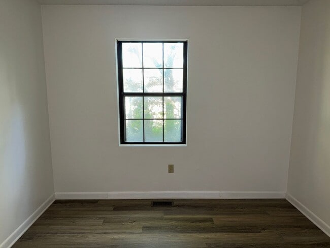 Building Photo - Black Mountain - Newly Renovated 3 Bedroom