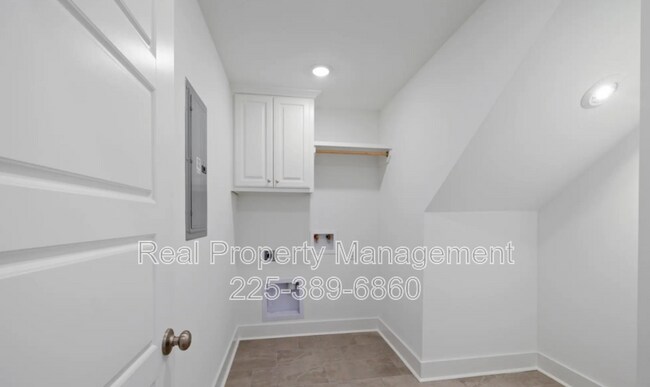 Building Photo - 5633 Emmie Dr