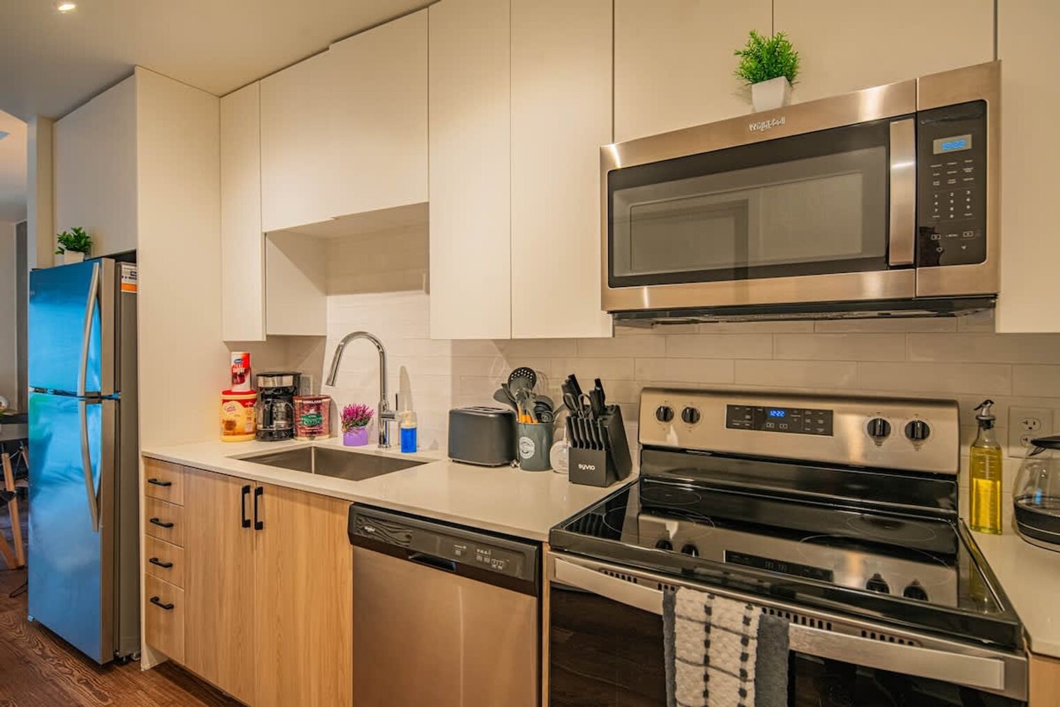 Building Photo - 700 N 4th St