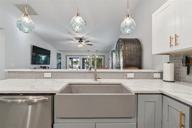 Building Photo - 292 Sunlit Cove Dr NE