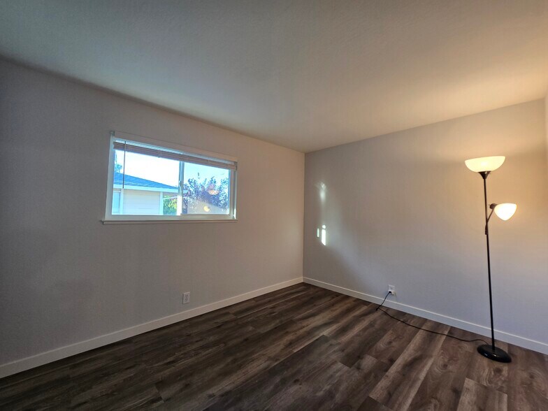 Building Photo - 14583 Doolittle Dr