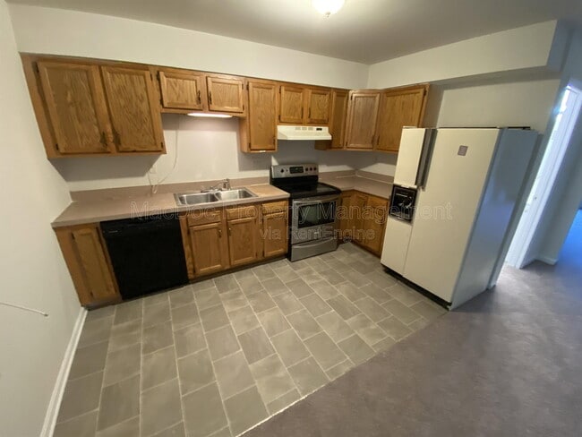 Building Photo - 14 Manchester Ct