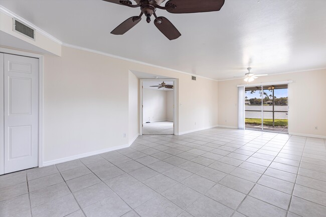 Building Photo - 6750 Lone Oak Blvd
